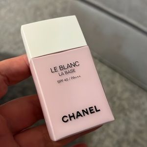 Chanel Le Blanc La Base Correcting Brightening Makeup Base SPF 40